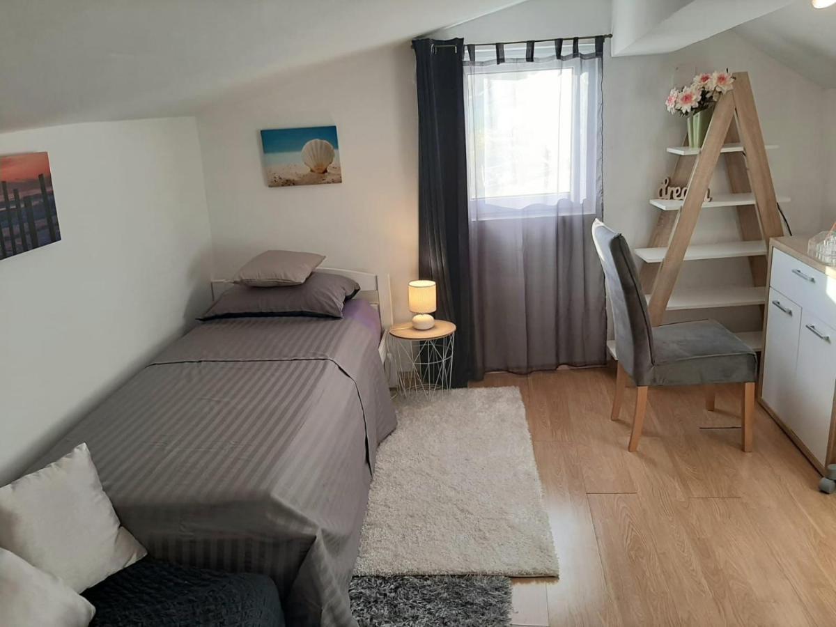 Apartment Natali Kaštel Stari Esterno foto